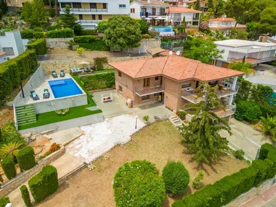 Piscina en o cerca de Villa Santa Cristina Primera Línea Playa Piscina Barbacoa Aire Acondicionado