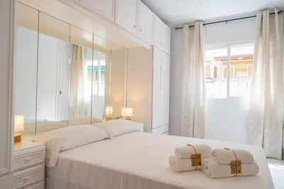 Cama o camas de una habitación en HomeHolidaysRentals Caliz - Costa Barcelona