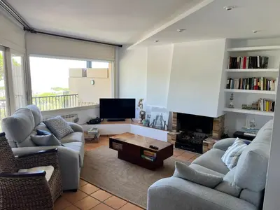 Zona de estar de Vistas Mediterrani, maravillosas vistas en amplio apartamento con terraza, y piscina en zona de jardin