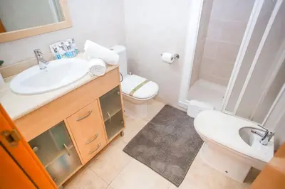 Un baño de AL38 elegant apartment in Fenals beach