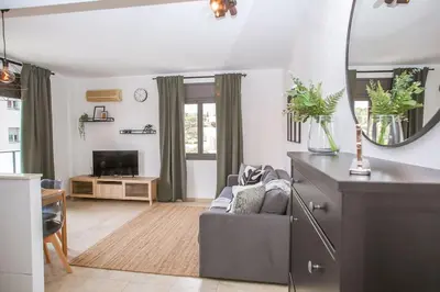 Una televisión o centro de entretenimiento en AL38 elegant apartment in Fenals beach