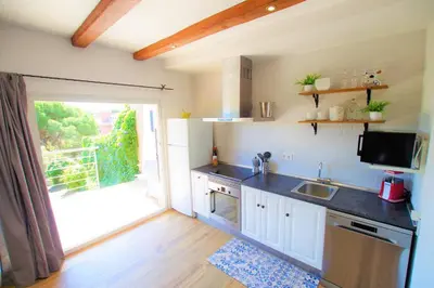 Una cocina o zona de cocina en V&V LLORET- Villa Suecia