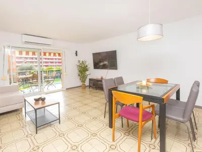 Una televisión o centro de entretenimiento en Apartment Libra by Interhome