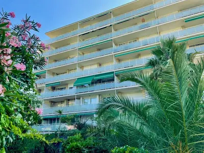Jardín al aire libre en Precioso apartamento en Platja d'Aro, Costa Brava.