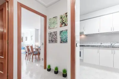 Una cocina o zona de cocina en Fantástico apartamento en la playa. A/A y vistas