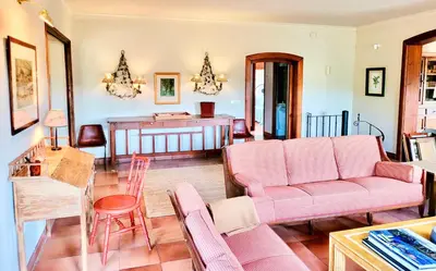 Zona de estar de Casa de campo en el Empordà