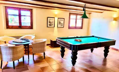 Mesa de billar en Casa de campo en el Empordà