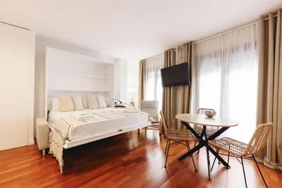 Cama o camas de una habitación en Bravissimo Plaça Catalunya Studio, Monthly Apartment