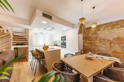 Una cocina o zona de cocina en Bravissimo Cort Reial Duplex, Spacious with 3 bedrooms