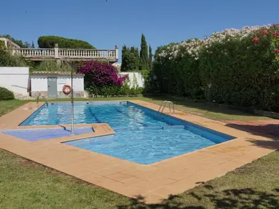 Piscina en o cerca de ONA by Danlux Invest