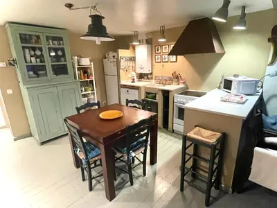 Una cocina o zona de cocina en Casa familiar duplex y parking gratis