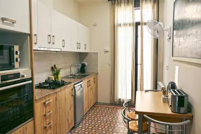 Una cocina o zona de cocina en La LLar de la Kim, Bonita casa a 150m del mar y 40km de Barcelona