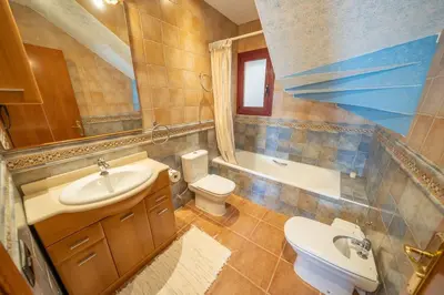 Un baño de Villa Violetas - Magnificent sea view, 8 pers and baby cot available, quiet area