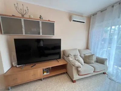 Una televisión o centro de entretenimiento en Camelia Apartment