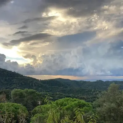 Casa con vista y jardín