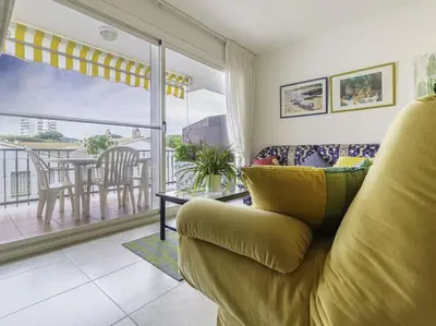 Zona de estar de Piso ideal para dos con balcón Platja d'Aro
