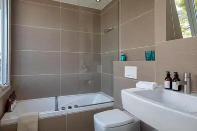 Un baño de Villa Verde Costa Brava - BY EMERALD STAY