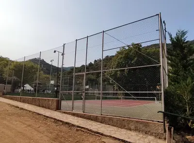 Instalaciones para jugar a tenis o squash en Thegoldsand Cala Salions Tossa de Mar o alrededores