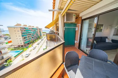 Un balcón o terraza de HomeHolidaysRentals Playamar - Costa Barcelona