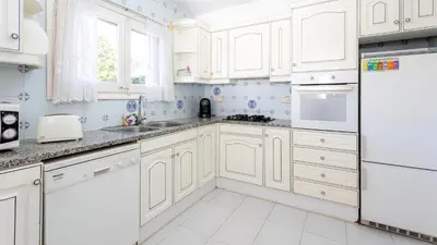 Una cocina o zona de cocina en GERANIS