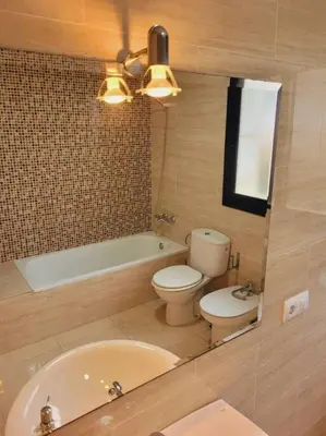 Un baño de Villa Aurore, 12 persons, Large salt-water pool, Air conditioning