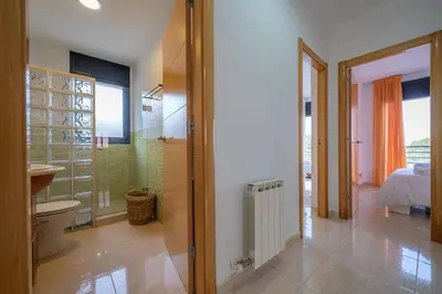 Un baño de Villa Aurore, 12 persons, Large salt-water pool, Air conditioning