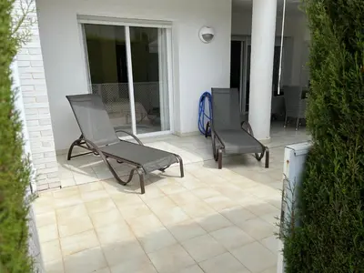 Plano de Amplio Apartamento con acceso directo a piscina