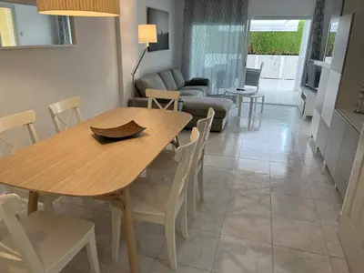 Zona de estar de Amplio Apartamento con acceso directo a piscina