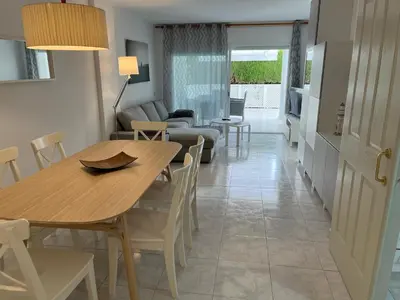 Zona de estar de Amplio Apartamento con acceso directo a piscina