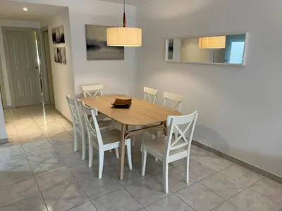 Plano de Amplio Apartamento con acceso directo a piscina
