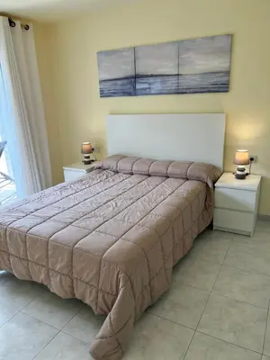 Cama o camas de una habitación en Amplio Apartamento con acceso directo a piscina