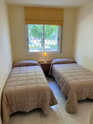 Cama o camas de una habitación en Amplio Apartamento con acceso directo a piscina