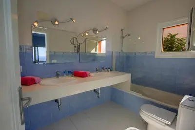 Un baño de Mar Bona