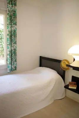 Cama o camas de una habitación en Beach apartment overseeing the sea