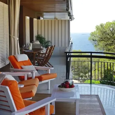 Beach apartment overseeing the sea