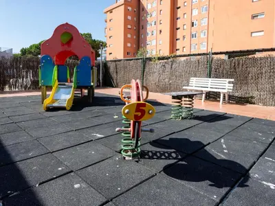 Zona de juegos infantil en Apartment Colom by Interhome