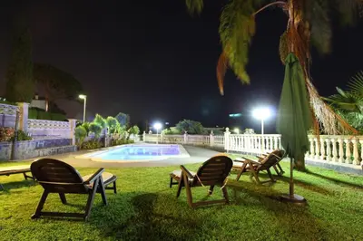 Piscina en o cerca de Basketball court, pool, BBQ, gardens, seaviews