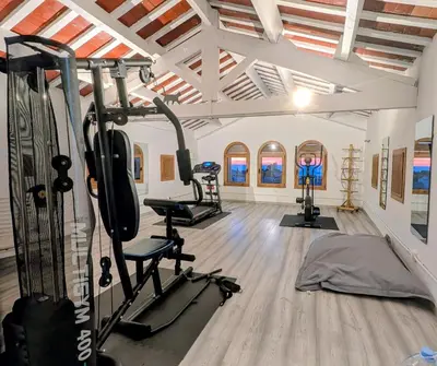 Gimnasio o instalaciones de fitness de Historic house 5 minutes walk from the beach