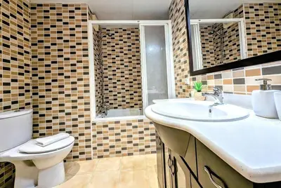 Un baño de Apartamento Piscina en Platja d'Aro by Host&Joy