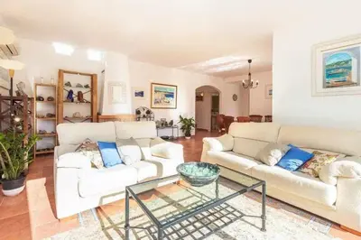 Zona de estar de Villa con piscina privada en Begur
