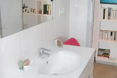 Un baño de Charming Apartment in Palamós with Sea View and Terrace - 65 sqm