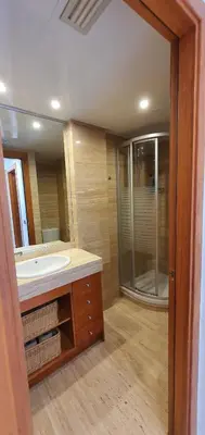 Un baño de Ático con gran terraza y vistas al mar