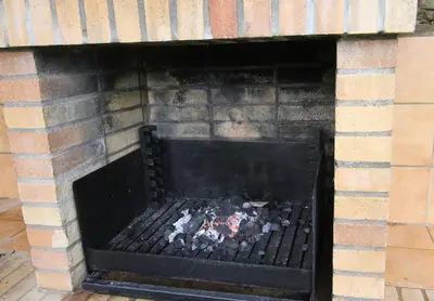 Barbacoa disponible para clientes en la casa o chalet