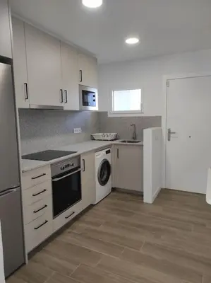 Una cocina o zona de cocina en Apartamento Reformado con Aparcamiento. Playa 5min a pie.