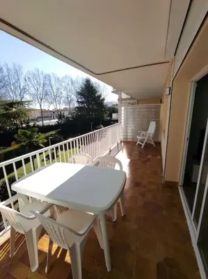 Un balcón o terraza de Apartamento Reformado con Aparcamiento. Playa 5min a pie.