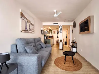Una televisión o centro de entretenimiento en Apartamento 5 min a pie de playa de Lloret de Mar