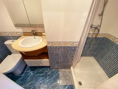 Un baño de Apartament gran amb pàrquing a 5 min del centre