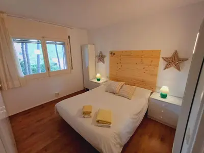 Cama o camas de una habitación en Apartamento con piscina y wifi cerca de la playa