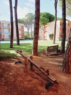 Jardín al aire libre en Apartamento con piscina y wifi cerca de la playa
