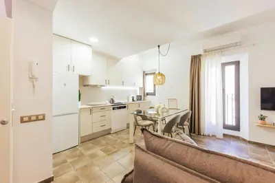 Una cocina o zona de cocina en Bravissimo Mercadal Duplex, with 2 bedrooms